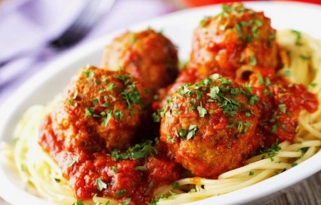 Spaghetti and meatballs with red sauce.