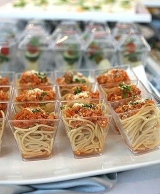 Spaghetti in individual plastic cups